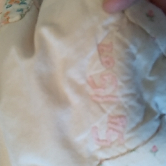 Vintage handmade baby girl quilt - Picture 6 of 8